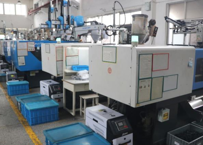 Horizontal injection molding machine