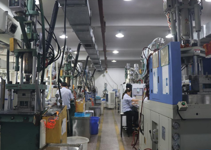 Free-standing injection molding machine